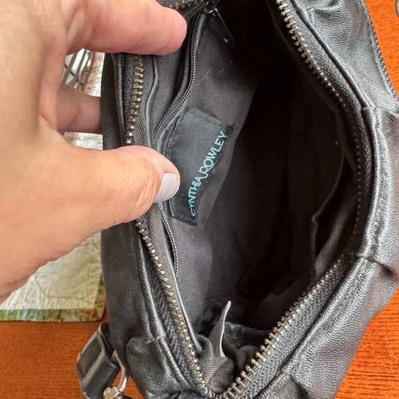 Cynthia Rowley Black Crossbody Bag - Picture 2 of 4